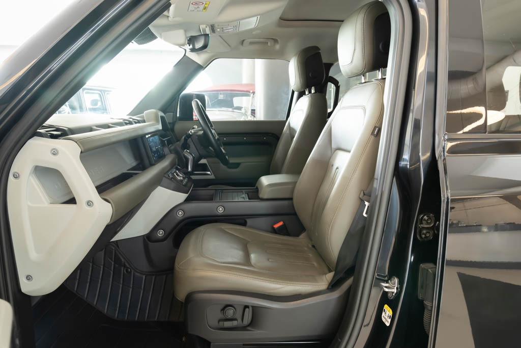 Land Rover Defender P300 110 HSE