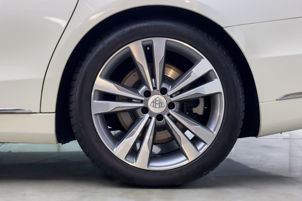 MERCEDES MAYBACH S560