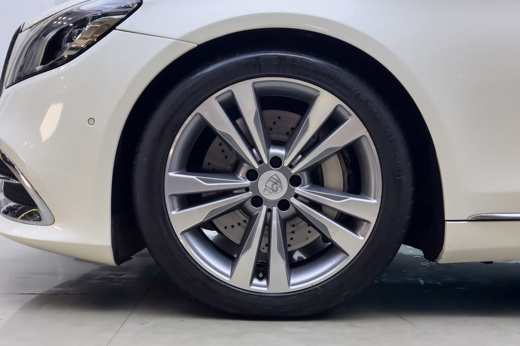 MERCEDES MAYBACH S560