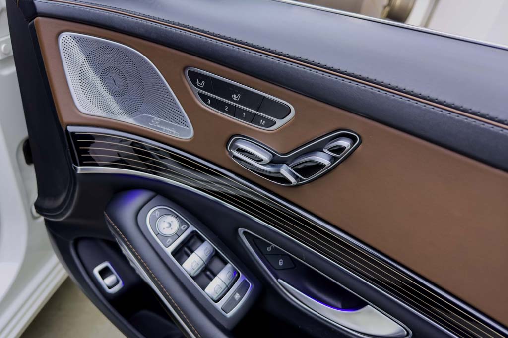 MERCEDES MAYBACH S560