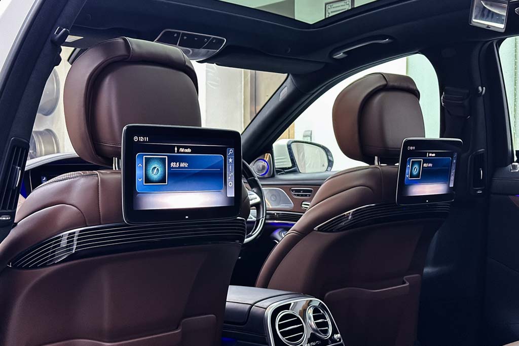 MERCEDES MAYBACH S560