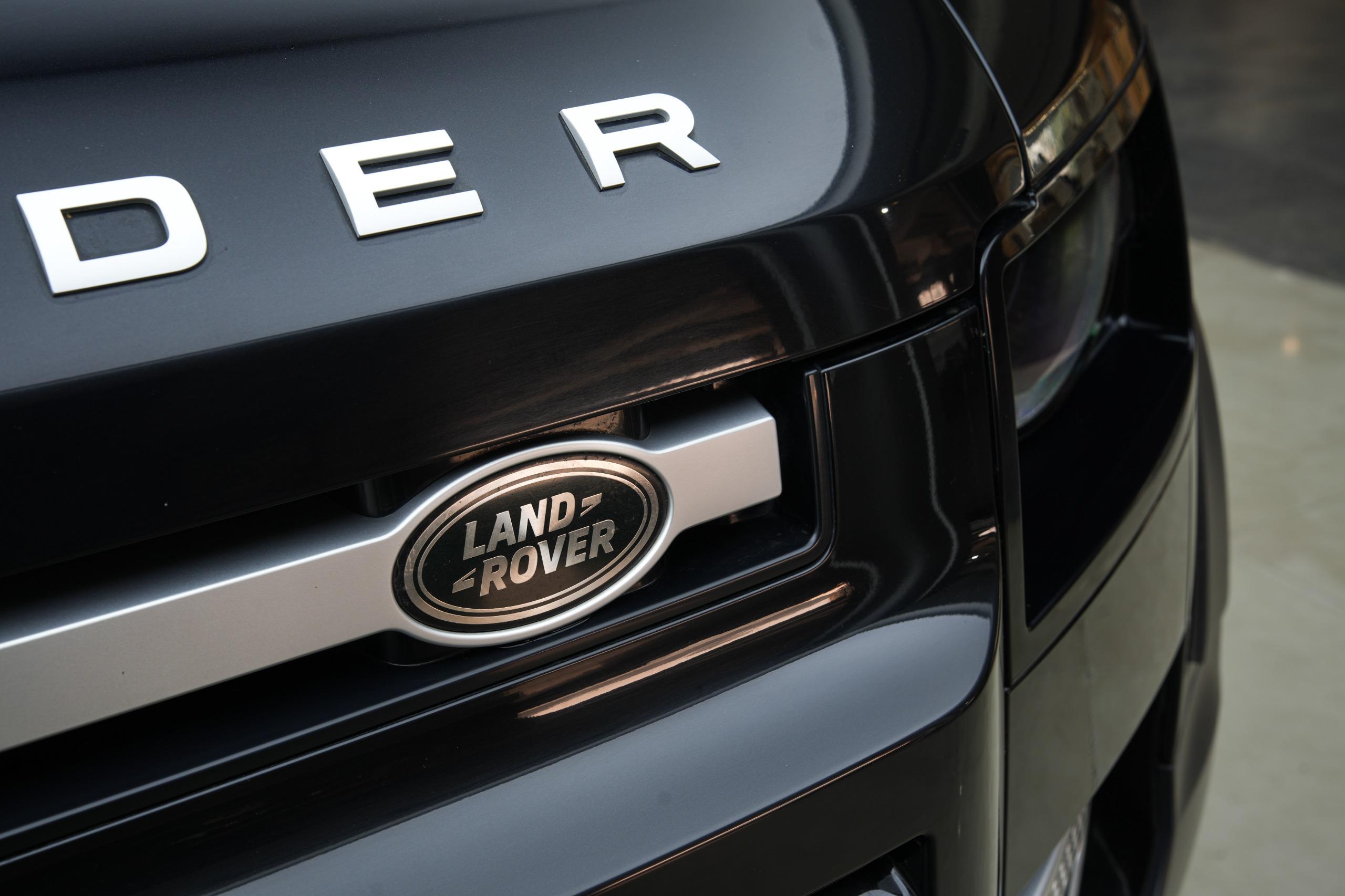 LAND ROVER DEFENDER P300 110 SE