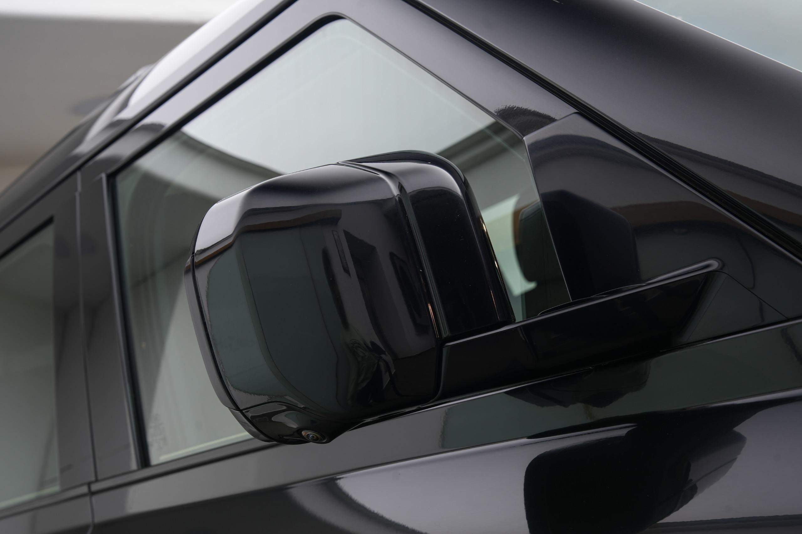 LAND ROVER DEFENDER P300 110 SE