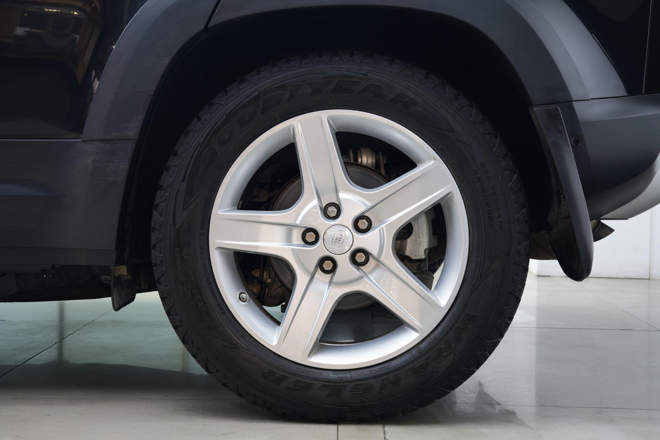 LAND ROVER DEFENDER P300 110 SE