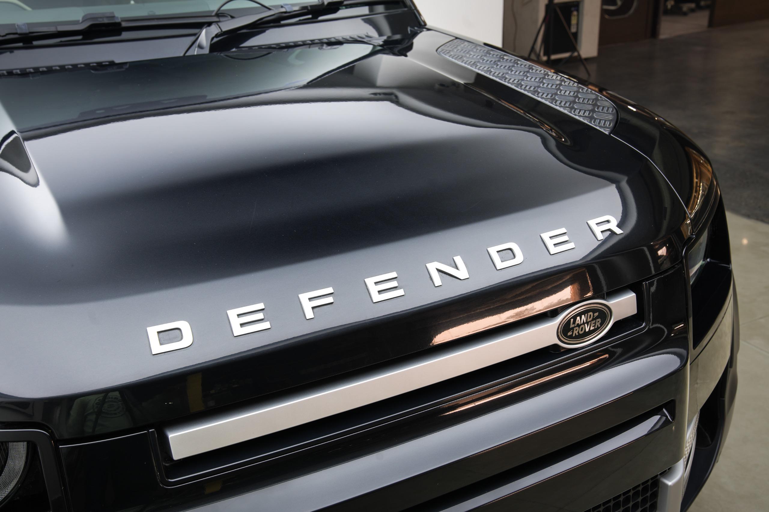 LAND ROVER DEFENDER P300 110 SE