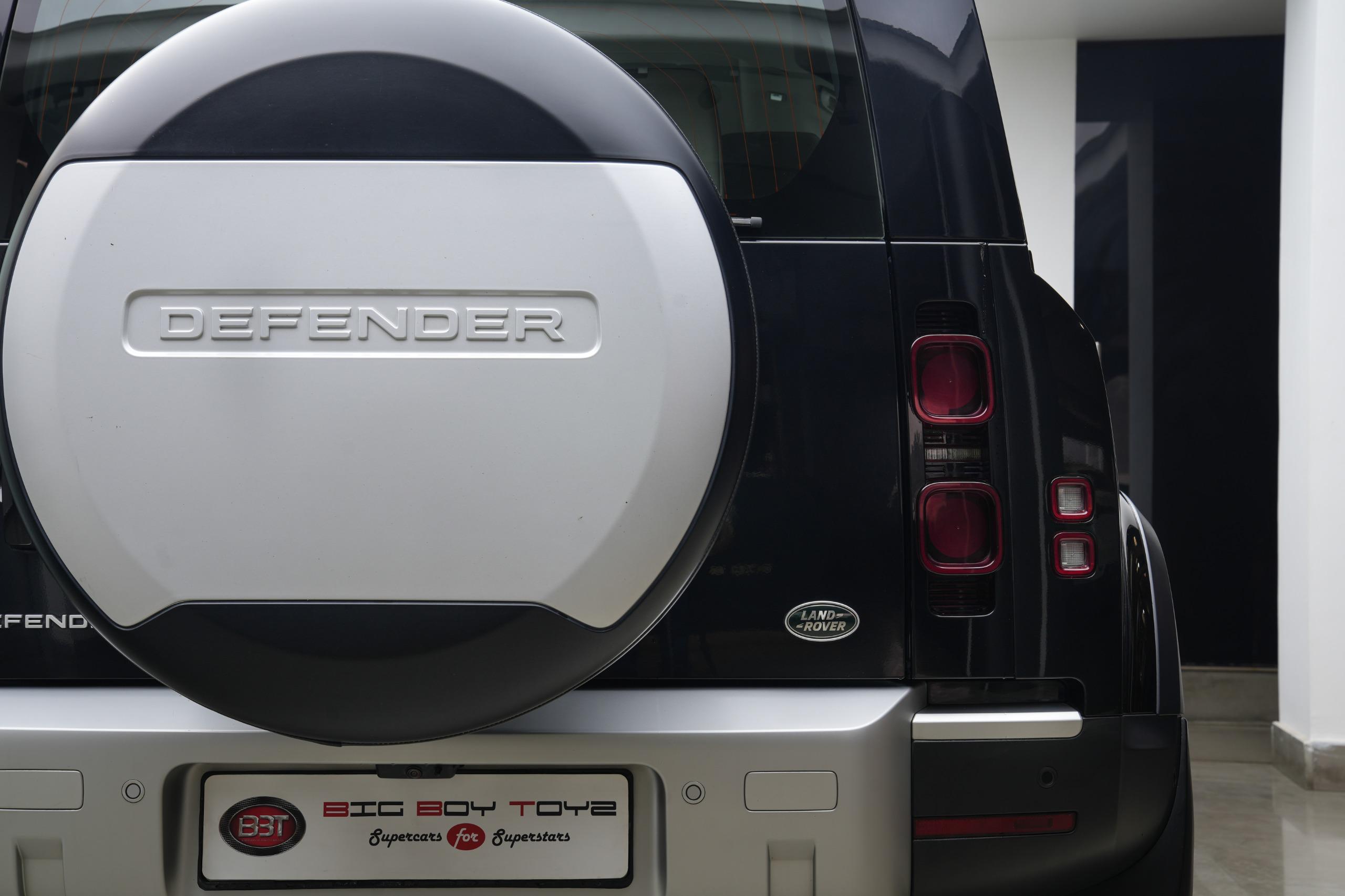 LAND ROVER DEFENDER P300 110 SE