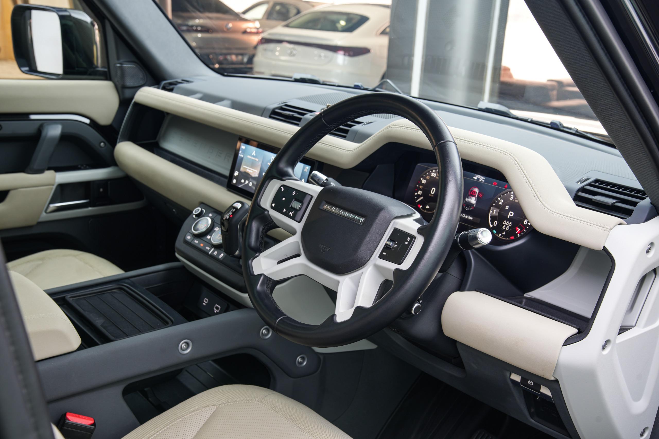 LAND ROVER DEFENDER P300 110 SE