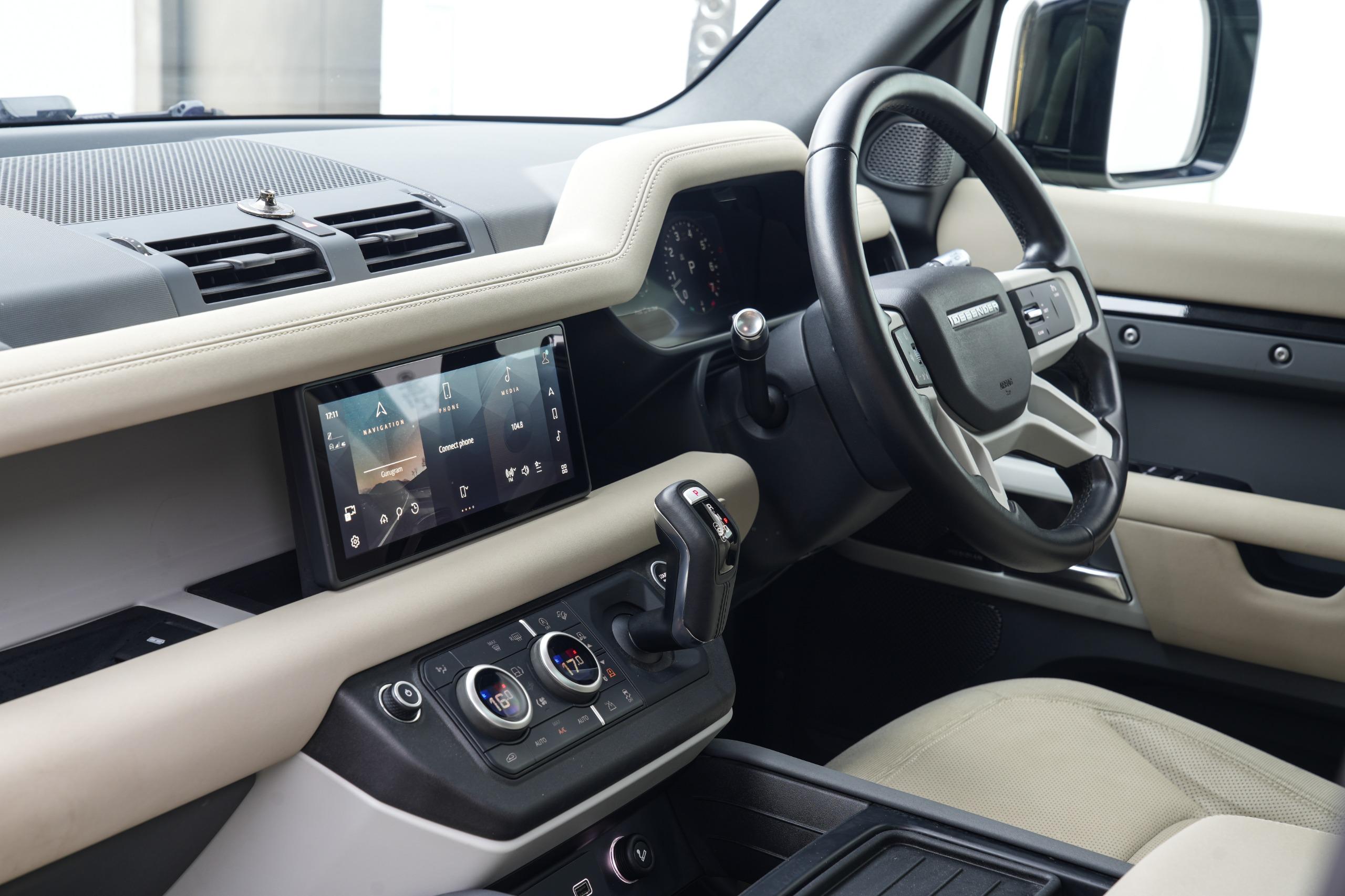 LAND ROVER DEFENDER P300 110 SE