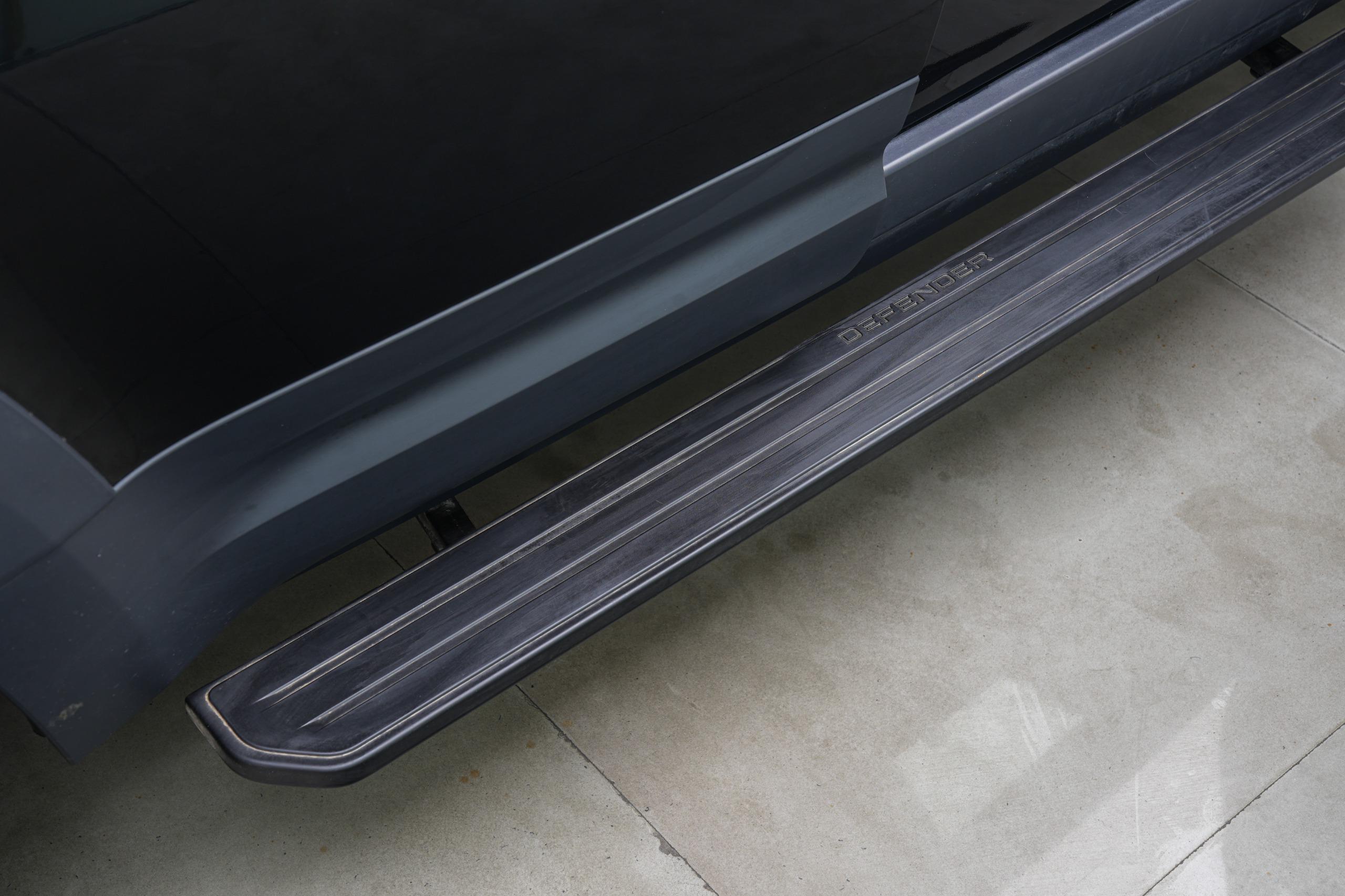 LAND ROVER DEFENDER P300 110 SE