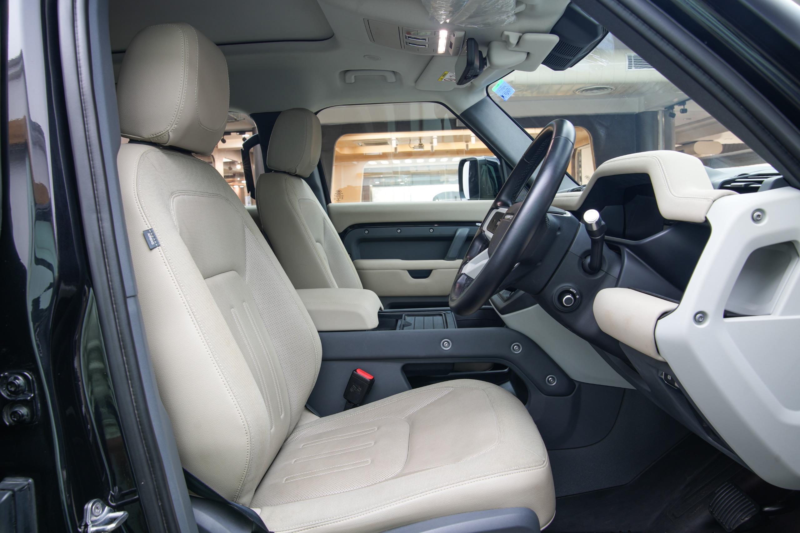 LAND ROVER DEFENDER P300 110 SE