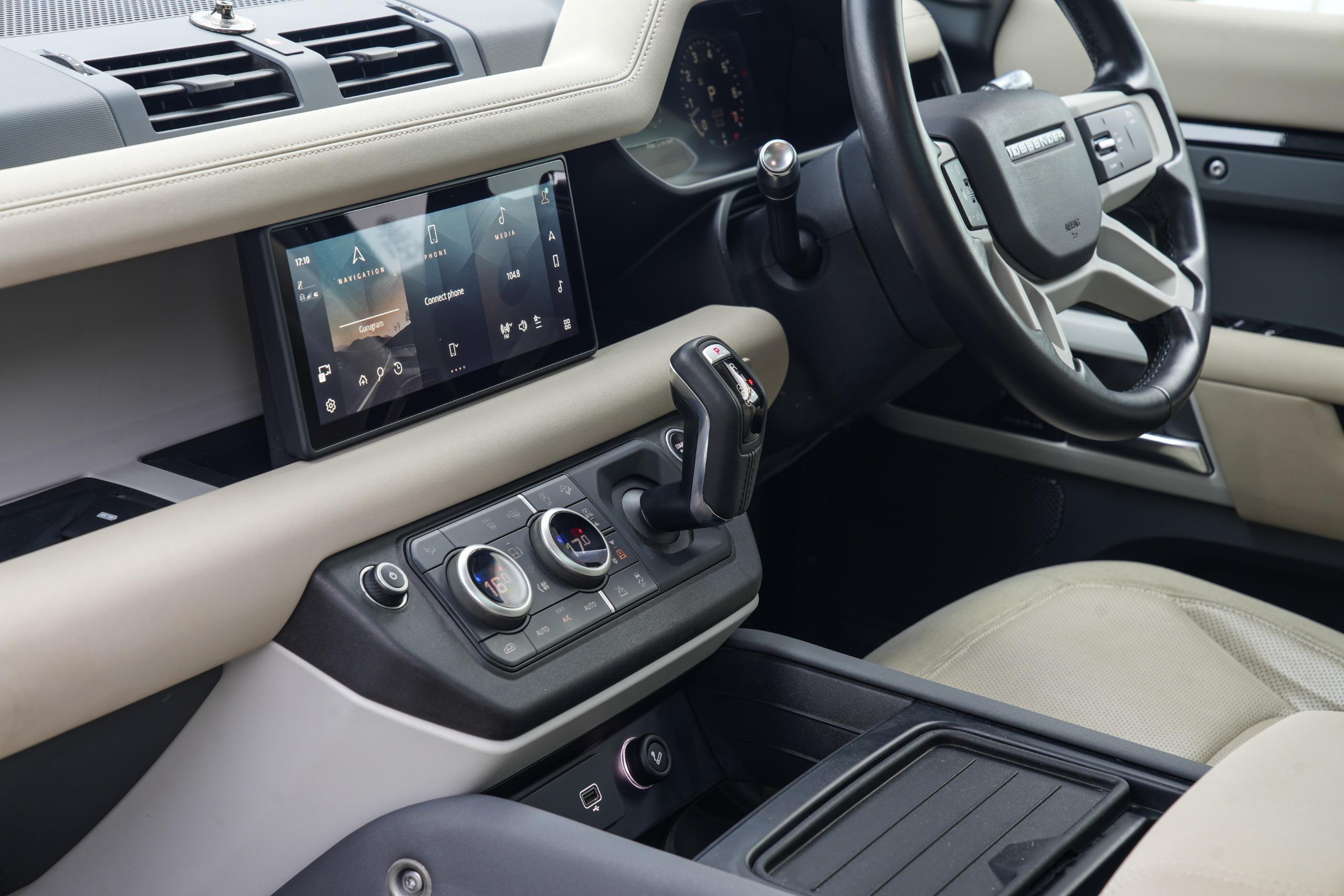 LAND ROVER DEFENDER P300 110 SE