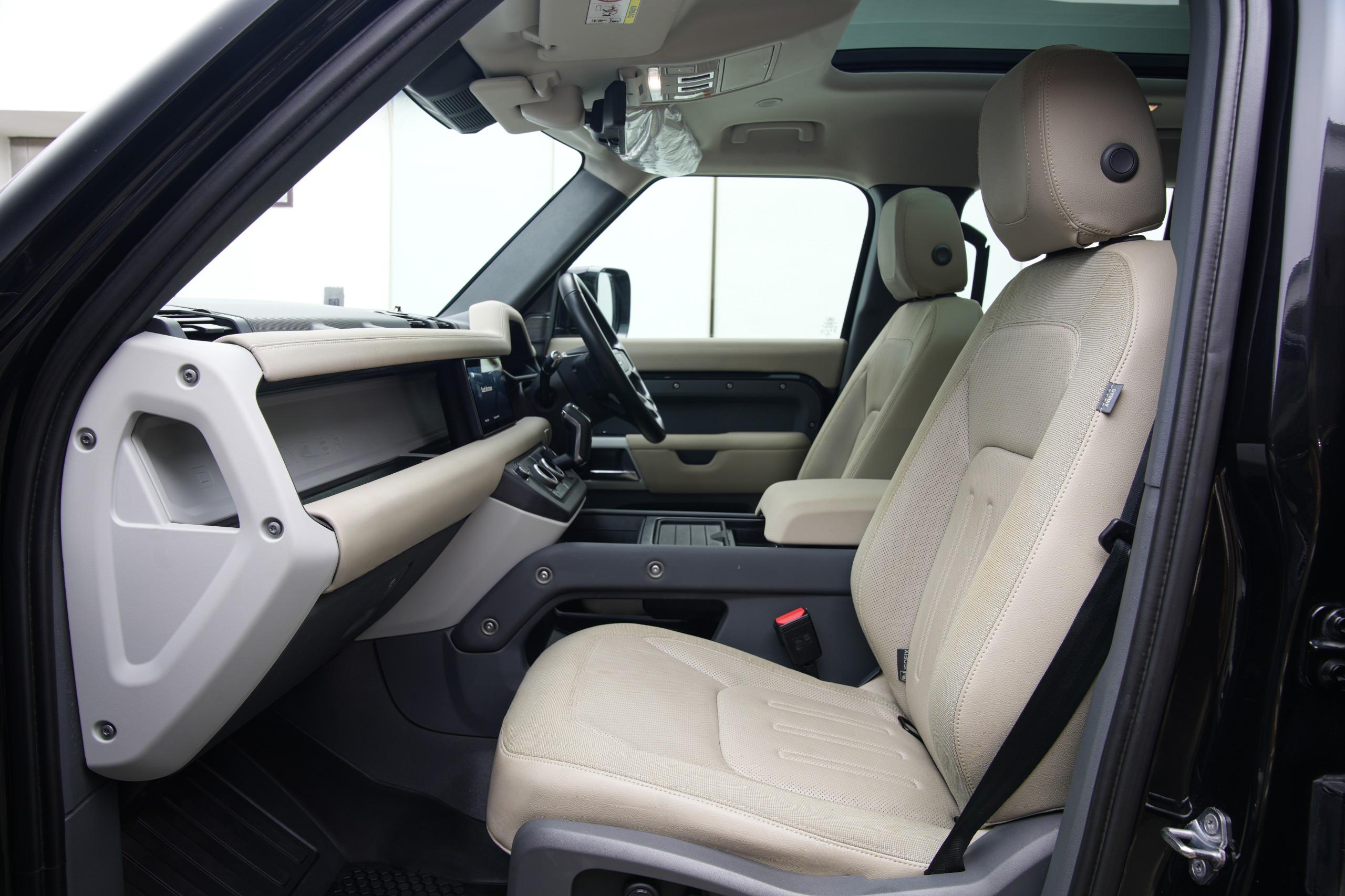 LAND ROVER DEFENDER P300 110 SE