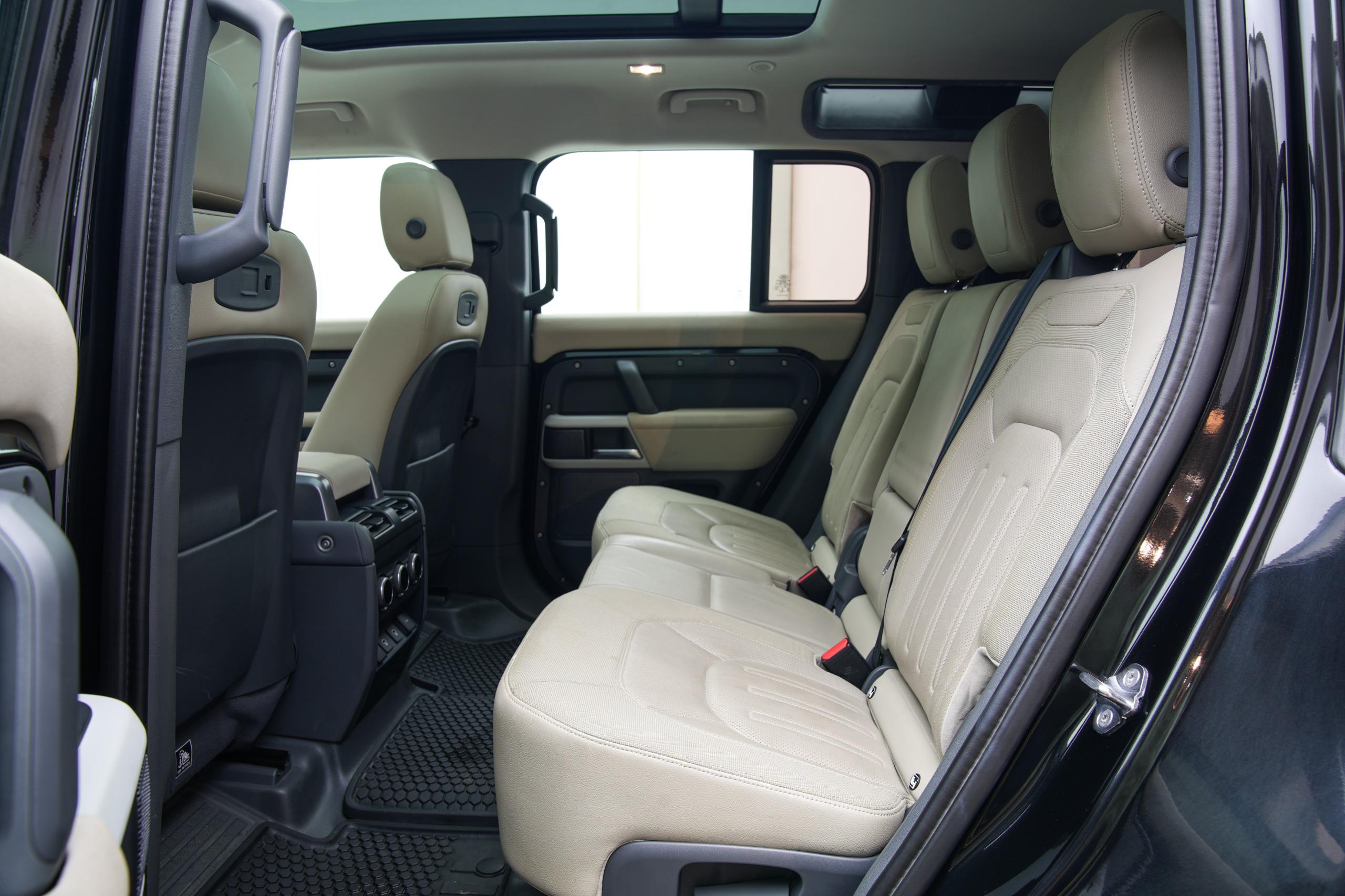 LAND ROVER DEFENDER P300 110 SE