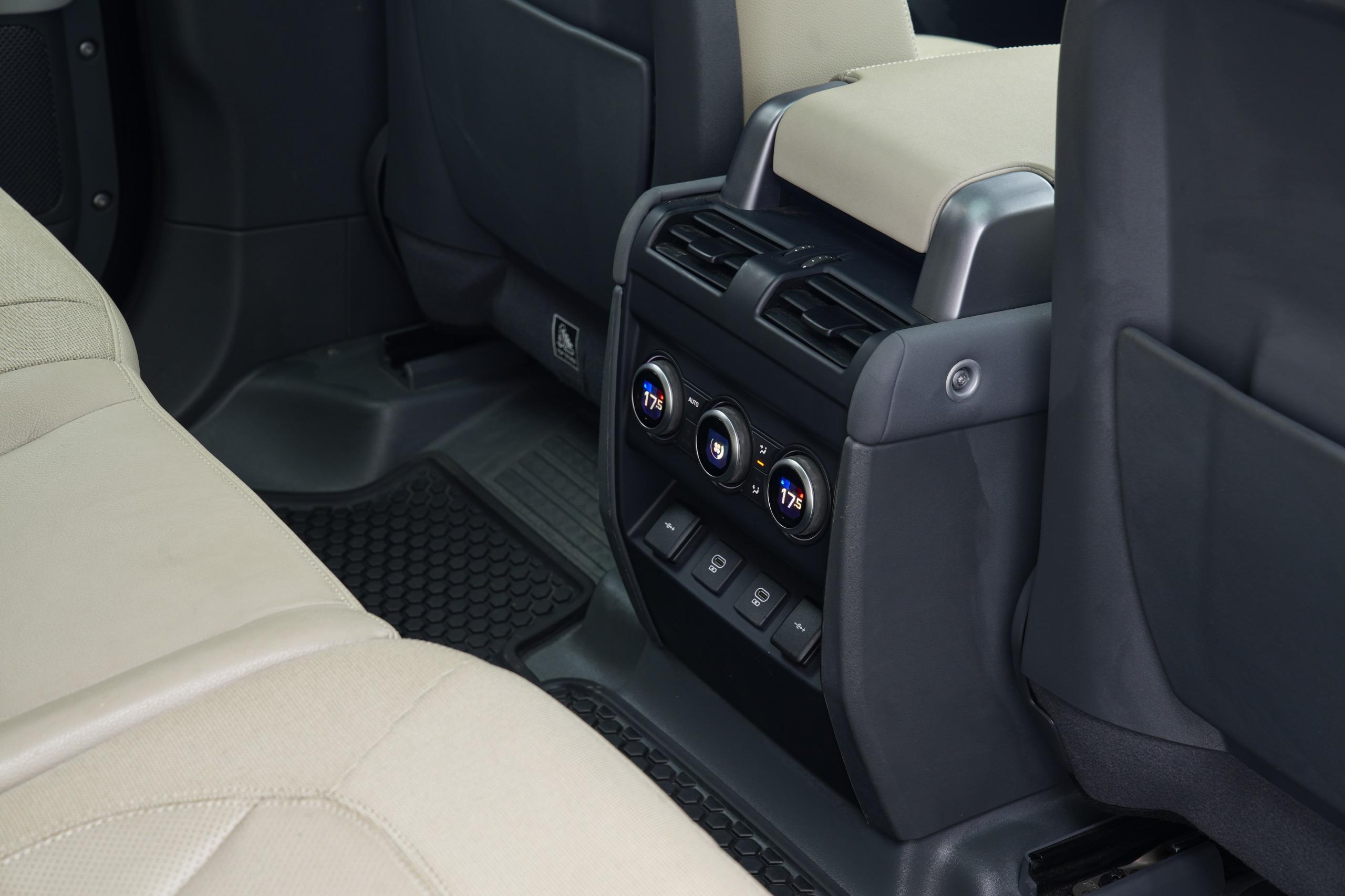 LAND ROVER DEFENDER P300 110 SE