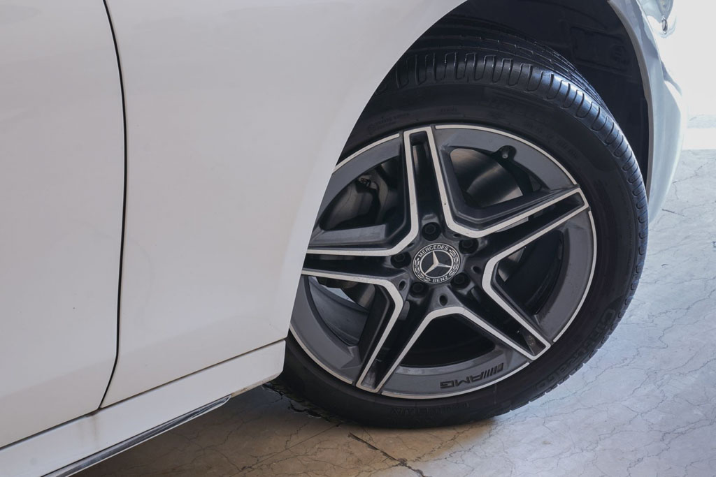 Mercedes Benz E200 AMG Line