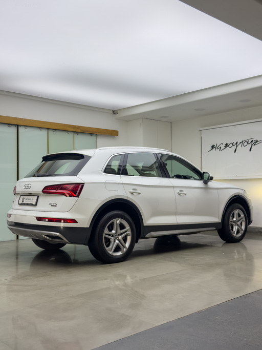 Audi Q5 40TDI Premium Plus Exterior Image