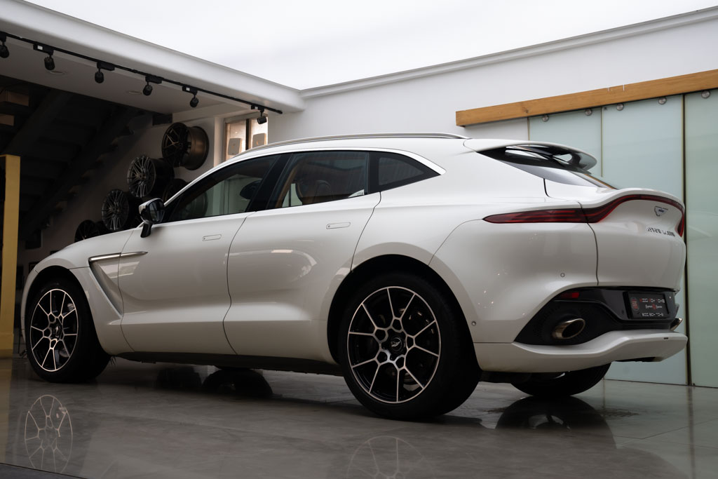 Aston Martin DBX