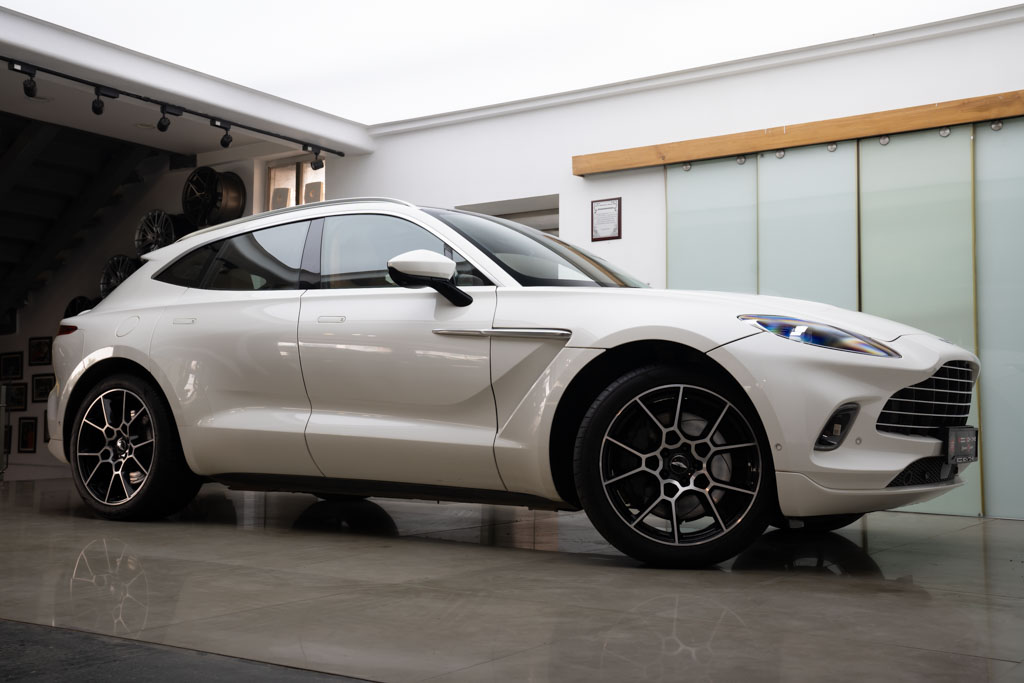 Aston Martin DBX