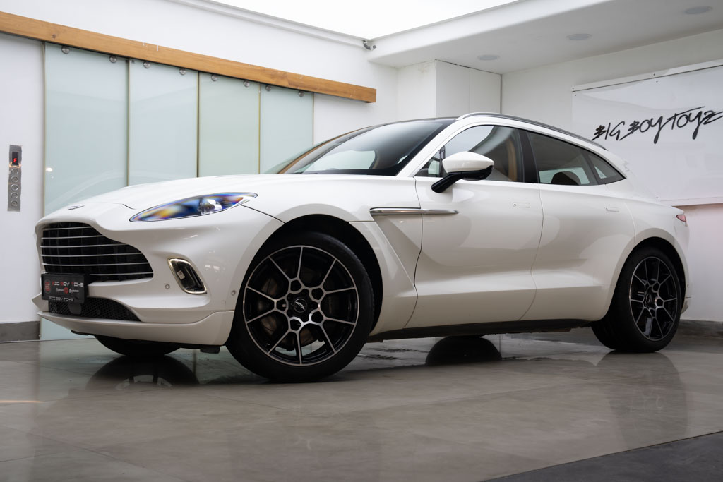 Aston Martin DBX