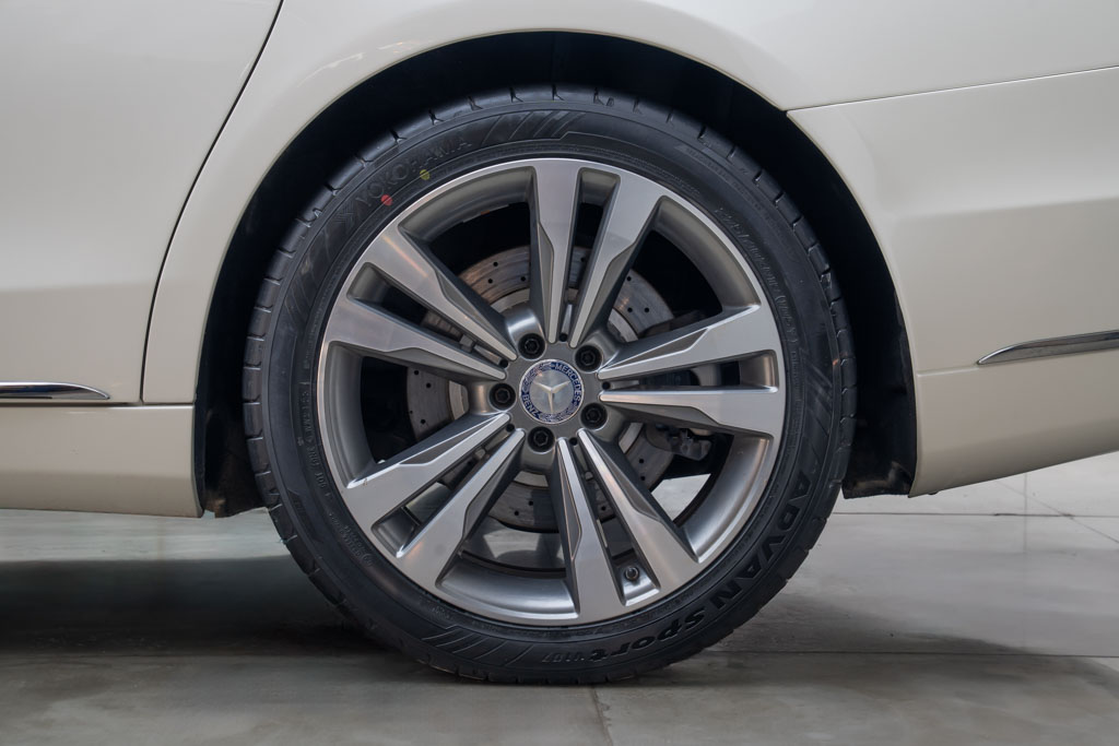 Mercedes Maybach S500 Converted to S560