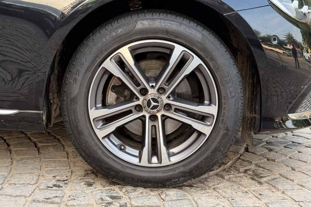 Mercedes Benz E220d