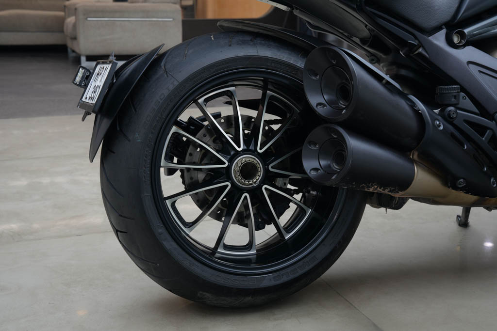 Ducati Diavel Dark Stealth