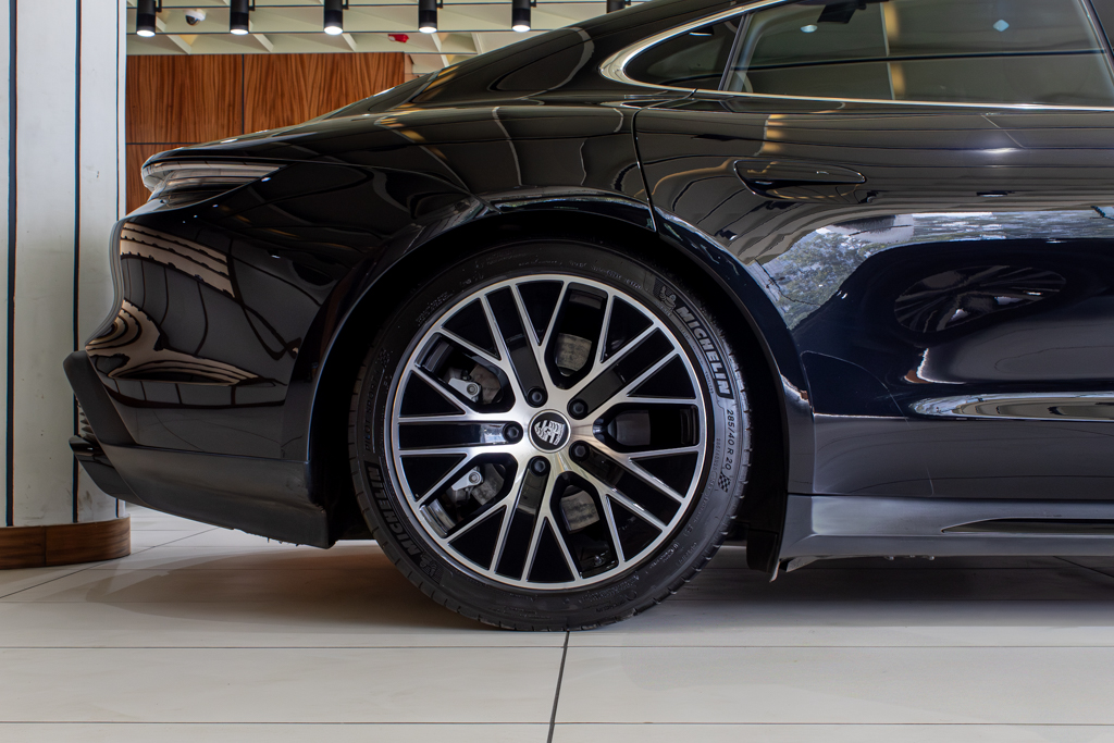 Porsche Taycan Turbo 