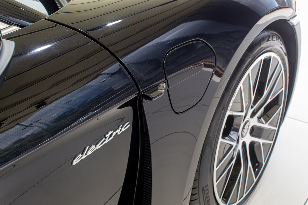 Porsche Taycan Turbo 