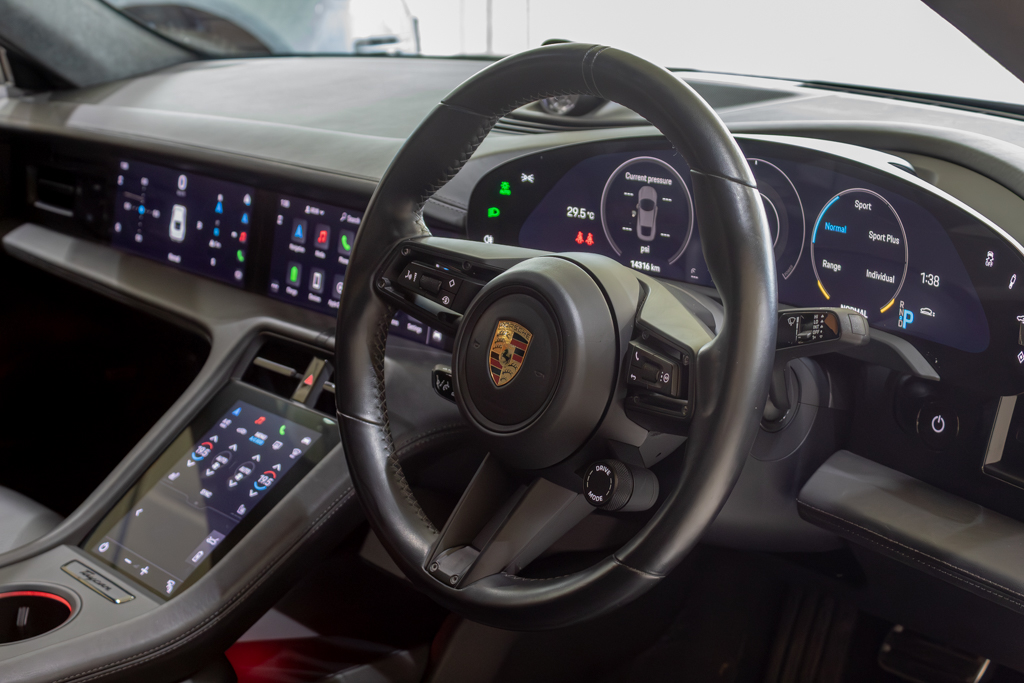 Porsche Taycan Turbo 