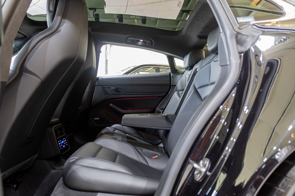 Porsche Taycan Turbo 