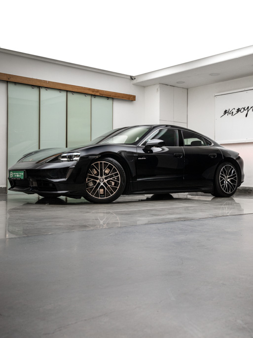Porsche Taycan Turbo 