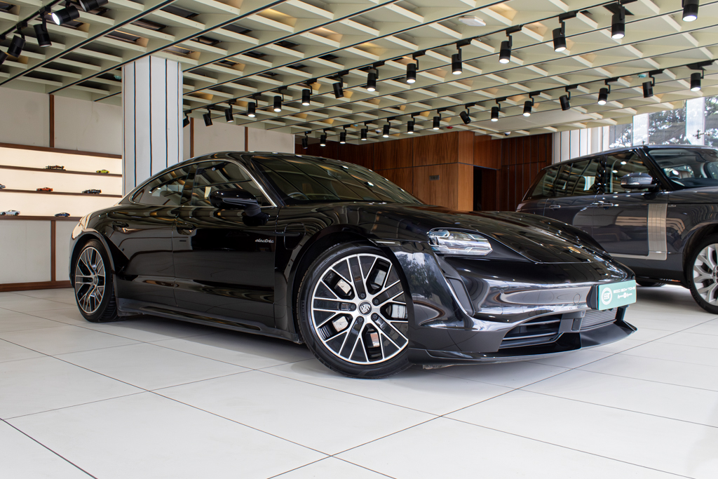 Porsche Taycan Turbo 