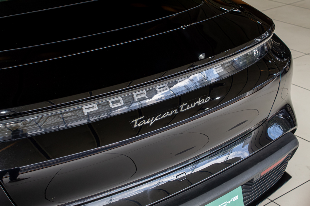 Porsche Taycan Turbo 