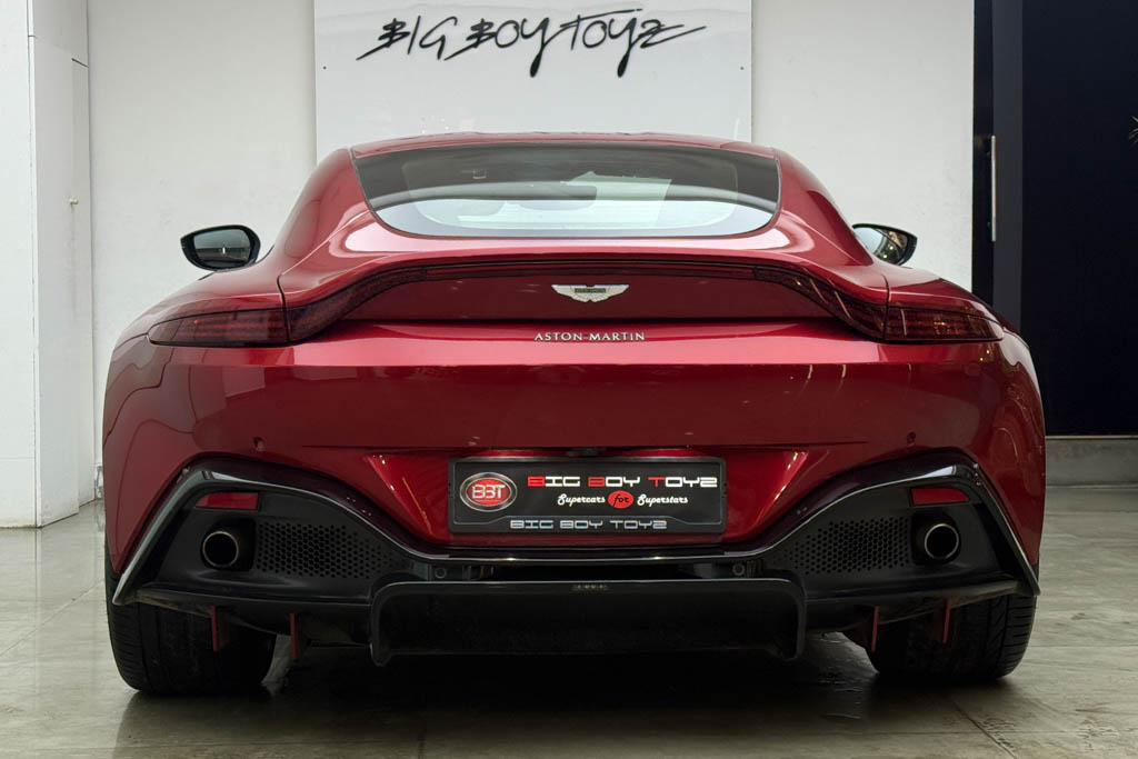 Aston Martin Vantage V8