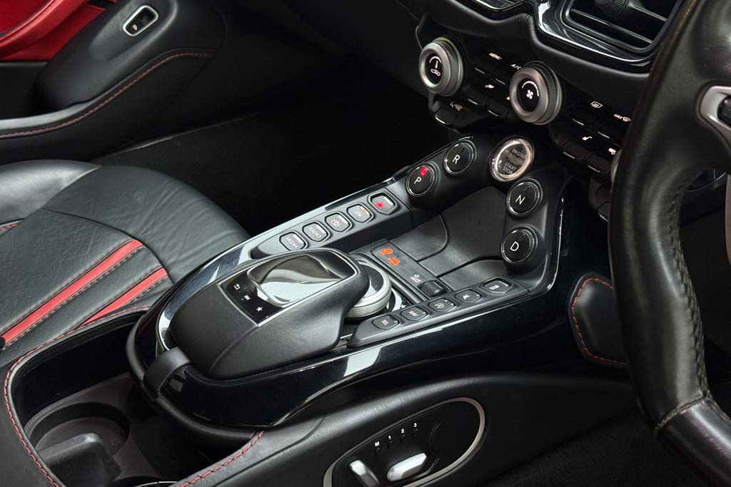 Aston Martin Vantage V8