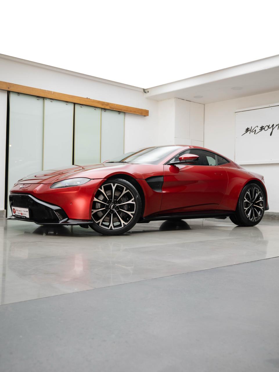 Aston Martin Vantage V8
