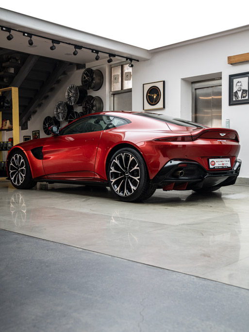 Aston Martin Vantage V8