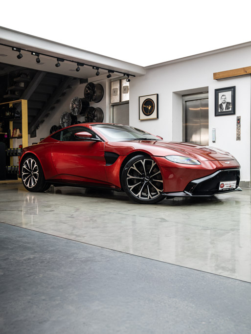 Aston Martin Vantage V8