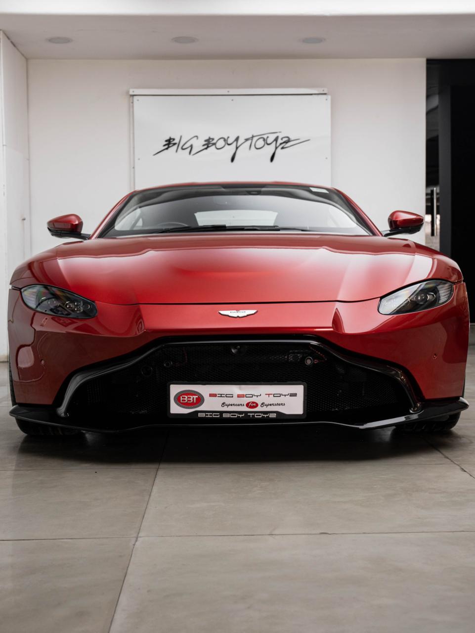 Aston Martin Vantage V8
