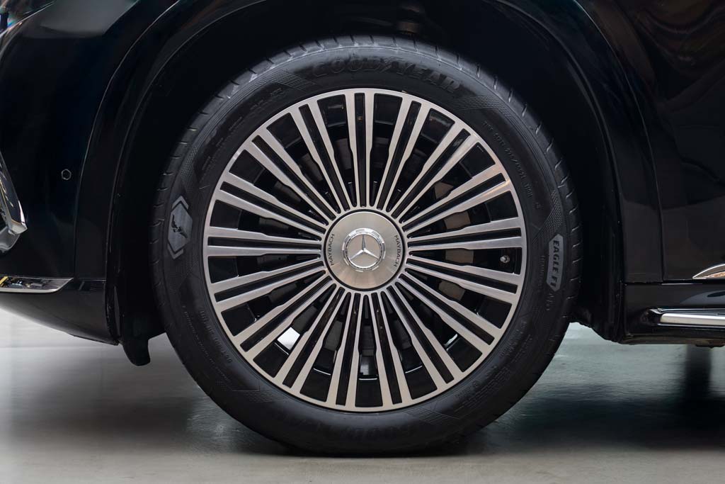 Mercedes Maybach EQS SUV 680