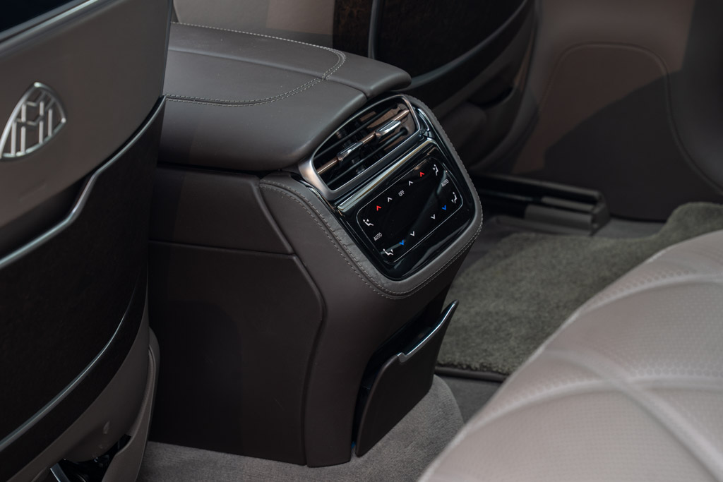 Mercedes Maybach EQS SUV 680