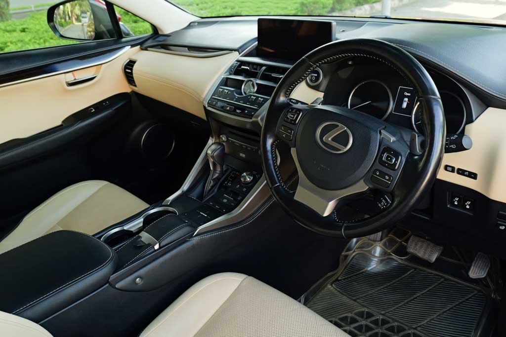 Lexus NX300H Luxury