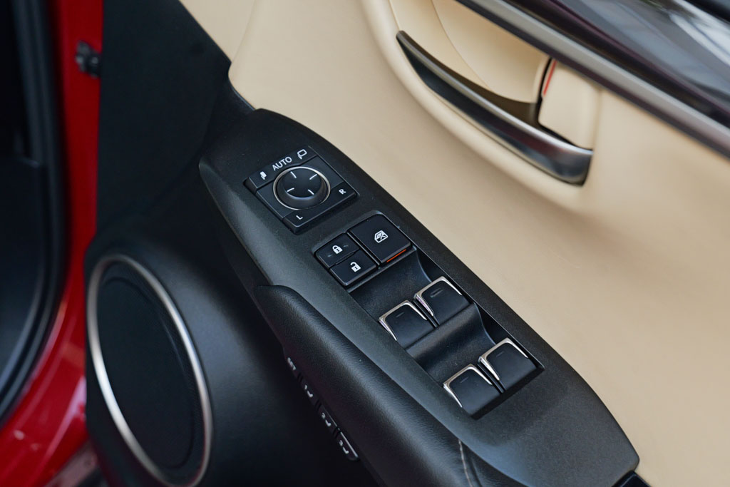 Lexus NX300H Luxury