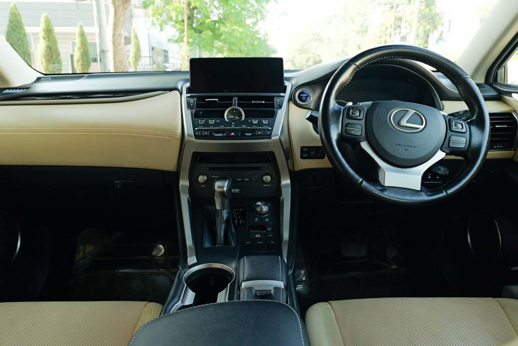 Lexus NX300H Luxury