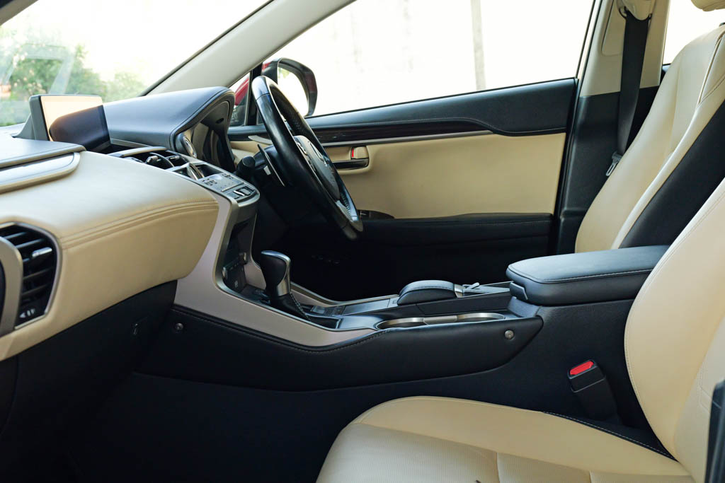 Lexus NX300H Luxury