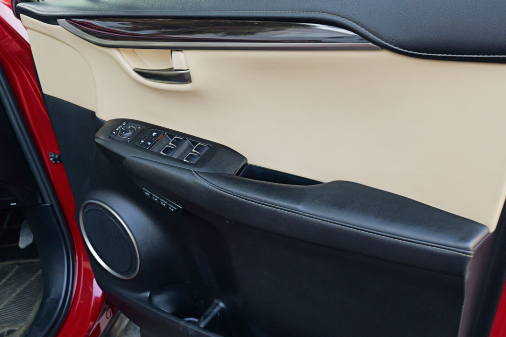 Lexus NX300H Luxury