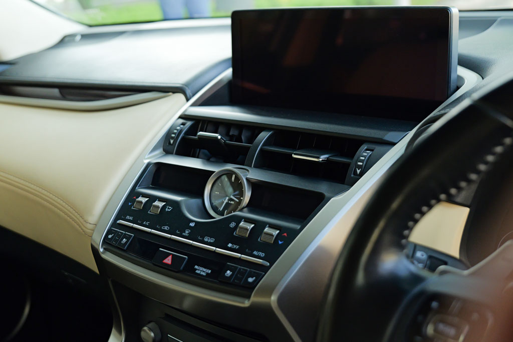 Lexus NX300H Luxury