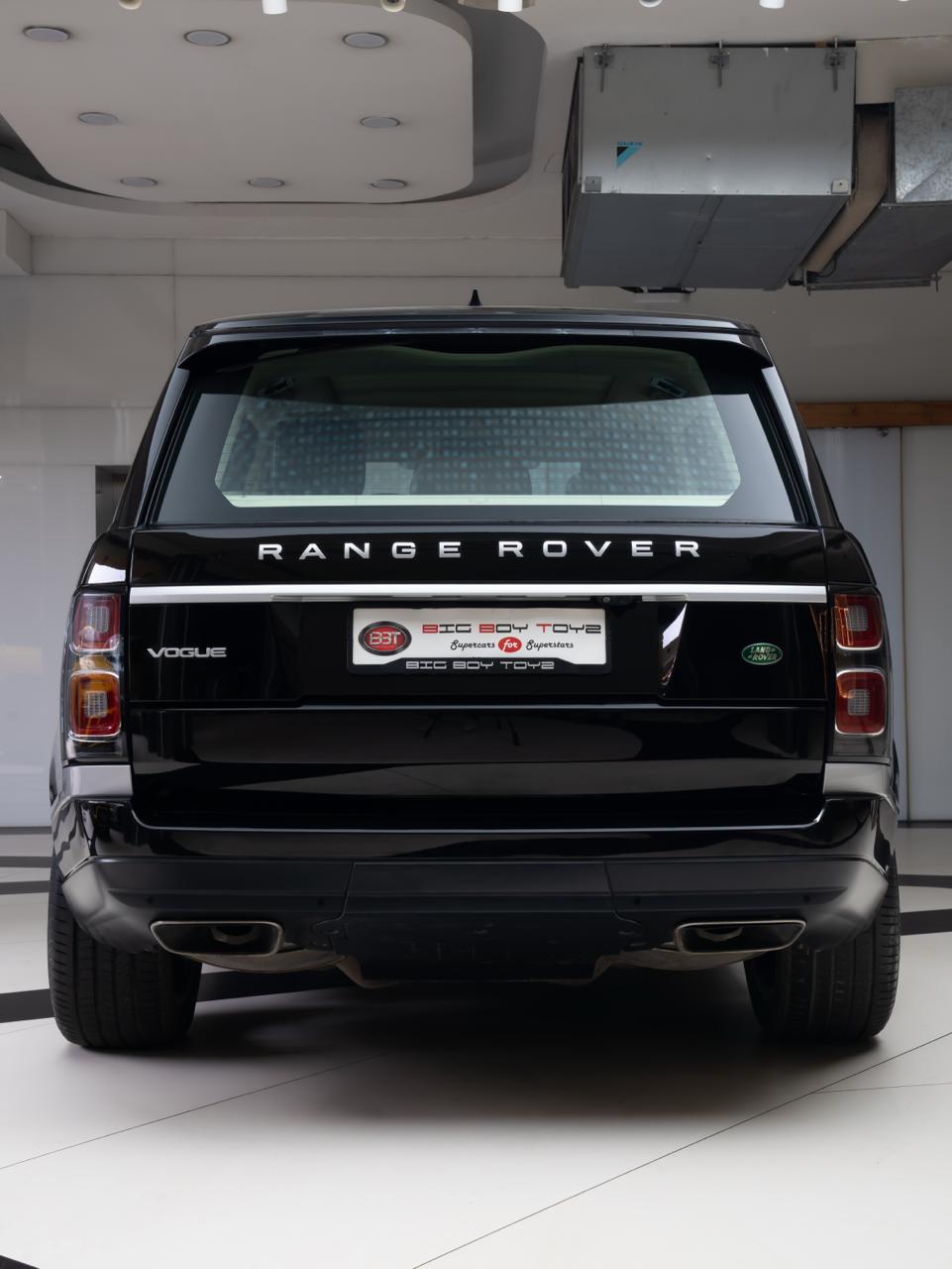 Range Rover Vogue LWB Exterior Image