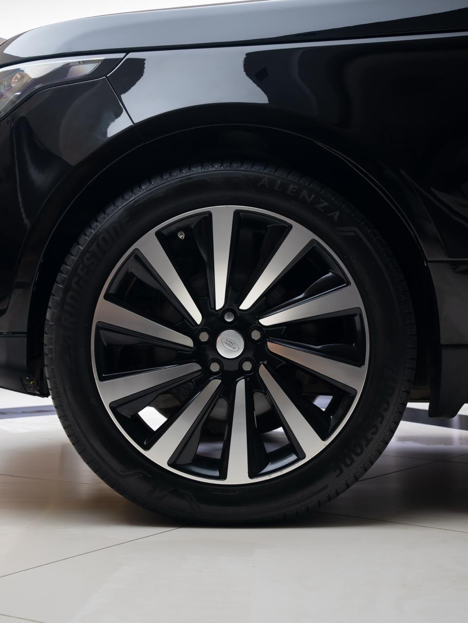 Range Rover Vogue LWB Exterior Image