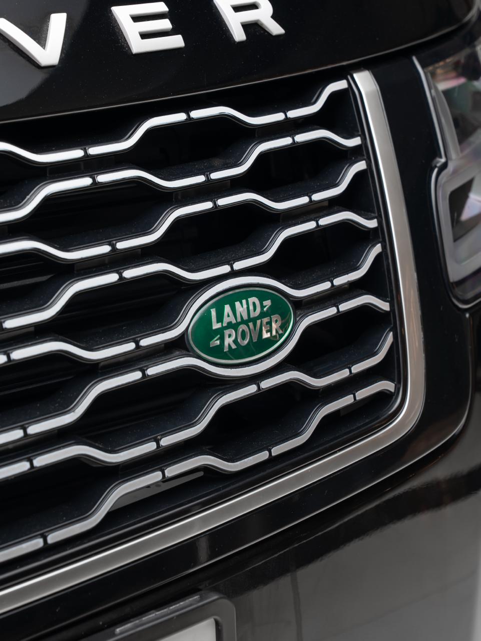 Range Rover Vogue LWB Exterior Image